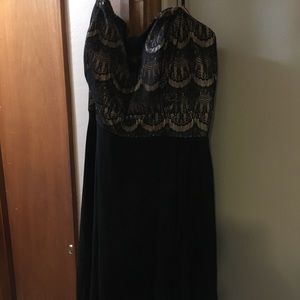 City Chic women’s dress size M.
